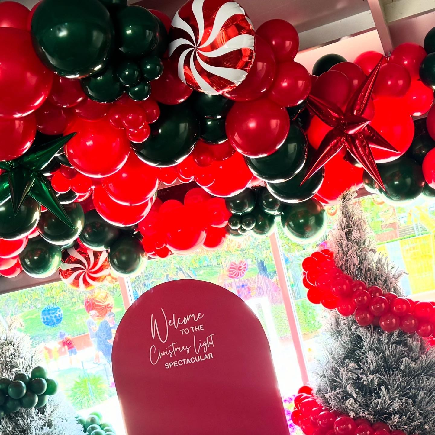 Christmas Welcome sign and balloon display at hunter valley gardens